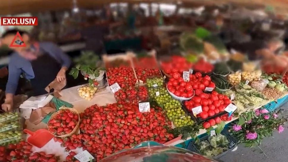 Experiment într-o piață: Ce spun vânzătorii dacă vrei să le testezi nivelul de nitrați din legume: "Lasă-ne în pace cu aparatul dumitale!"