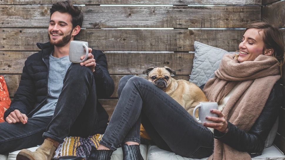 7 obiceiuri ale oamenilor enervant de fericiţi.  Cum își „păcălesc mintea” cei care sunt tot timpul cu zâmbetul pe buze, oricât de „neagră” ar fi situația