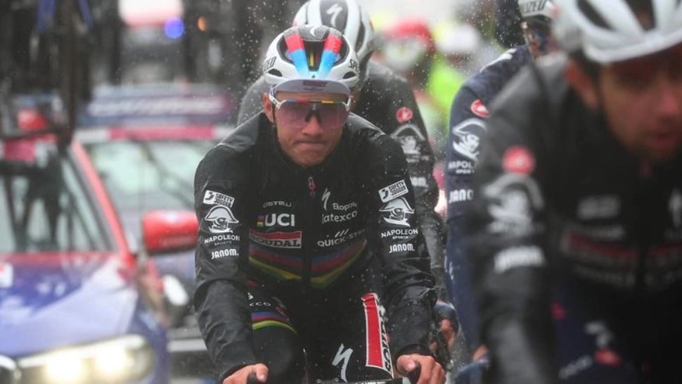 Măștile REVIN în Europa. Lovitură în Turul Italiei, 2023 - Liderul cursei s-a retras, mai mulți cicliști abandonează - Restricții coronavirus