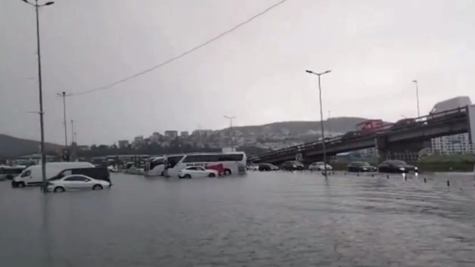 Vreme extremă în țară - Sate și orașe distruse de ploile torențiale - Imagini șocante