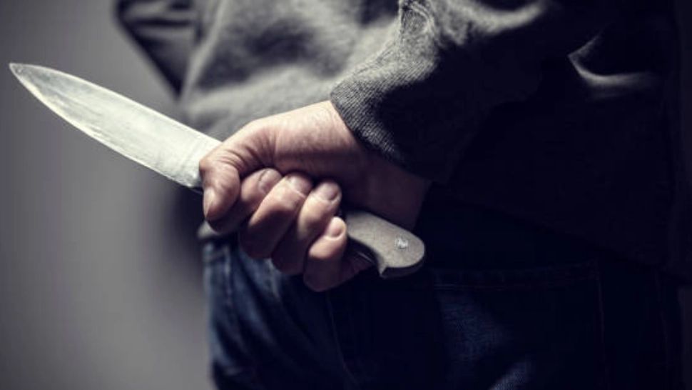 Un minor și-a înjunghiat mortal unchiul și a rănit o altă persoană. Ce l-a împins să facă acest gest