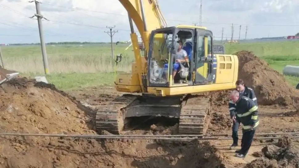 Situație dramatică în Caracal: 2 bărbați prinși sub un mal de pământ - Operațiunea urgentă a pompierilor din Olt