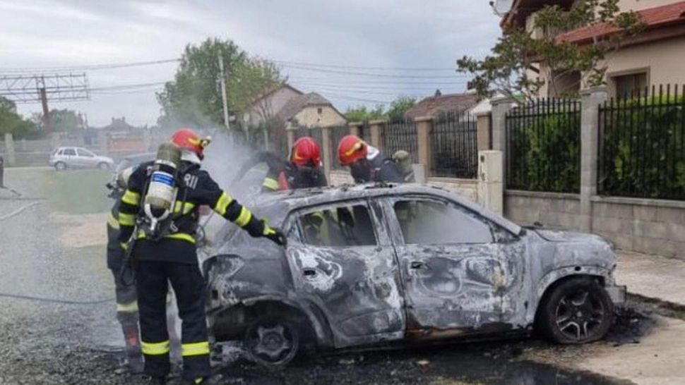 O mașină electrică a luat foc în Timiș: "Efectiv regret achiziția ei"