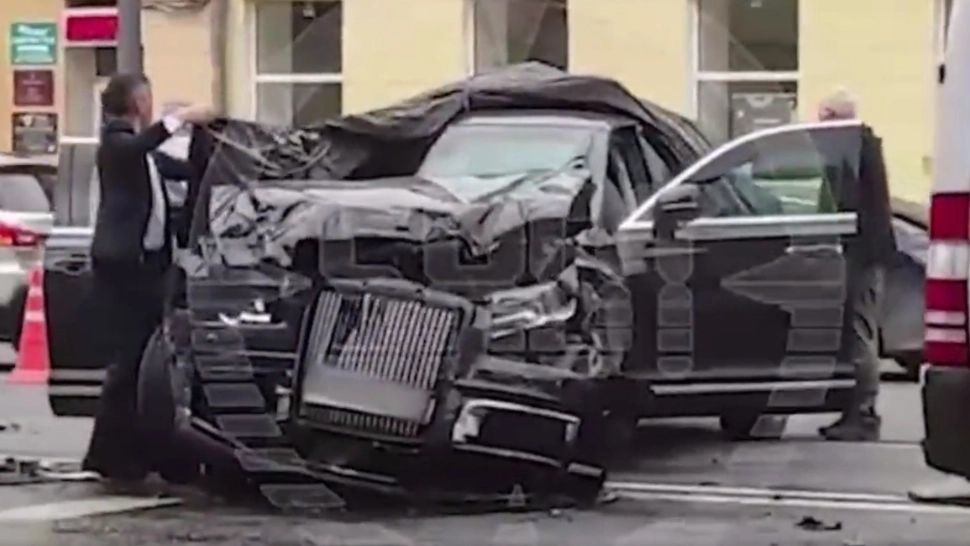 Limuzina de lux a patriarhului Kirill, implicată într-un accident grav. Bolidul extravagant, unic în lume, aproape distrus în urma impactului