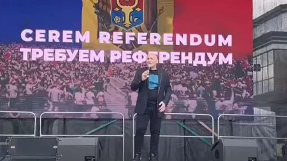 Marcel Pavel s-a dus să le cânte pro-rușilor din Republica Moldova - Cântărețul, uimit că publicul era în număr restrâns: "Unde sunteți, de ce ați plecat?"