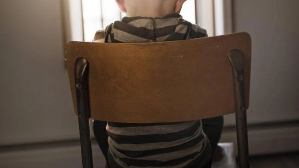 Polonia, zguduită de un caz șocant: Cum a murit un băiat de 8 ani, torturat de tatăl vitreg - Se cere reintroducerea pedepsei cu moartea