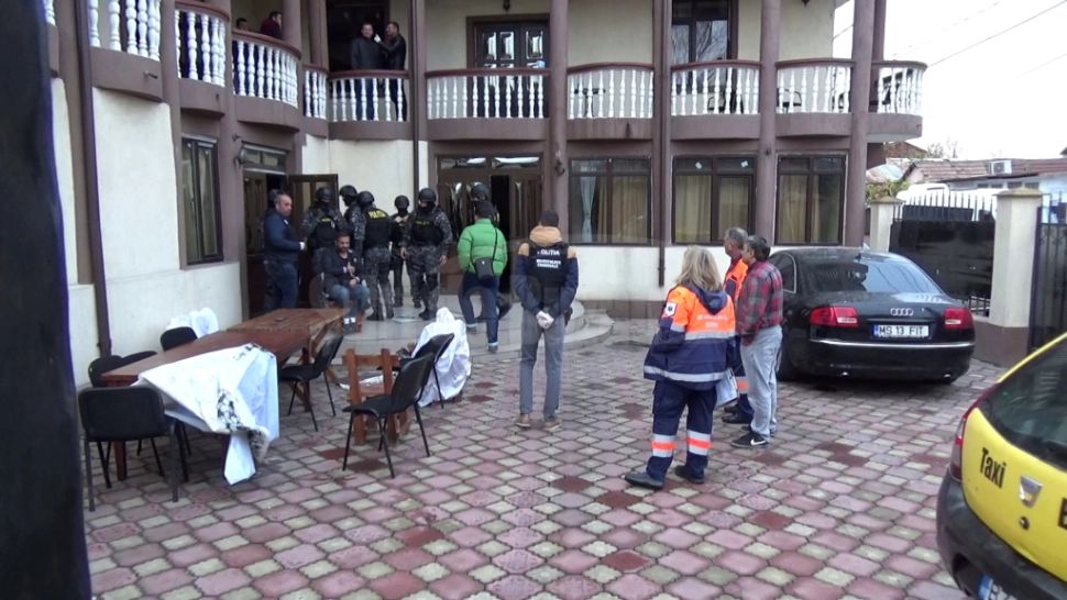 Un TEMUT interlop din Buzău, prins la furat de găini alături de soție și amantă