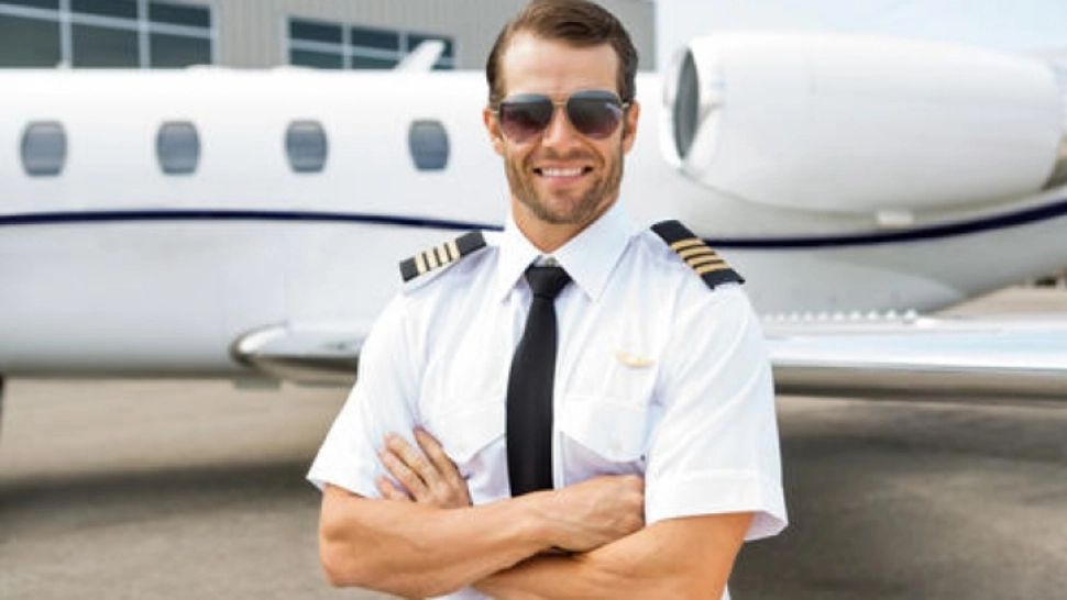Cel mai mare secret! Ce fac piloţii şi stewardesele înainte de fiecare zbor