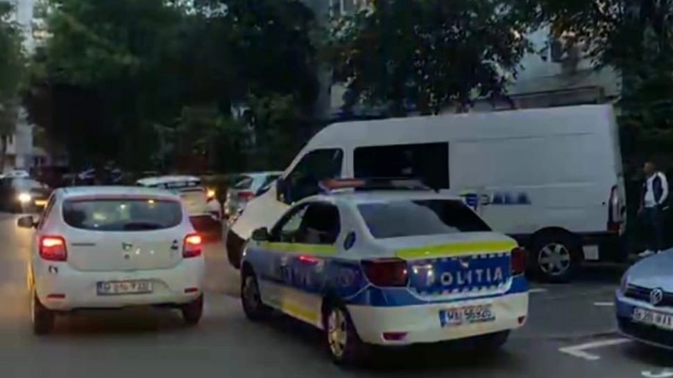 Nuntă cu bucluc, pentru o petrecăreață din Buzău. A vrut să plece acasă cu taxiul, dar a luat duba lăutarilor. A lovit mașina și s-a dus la hotel să...doarmă!