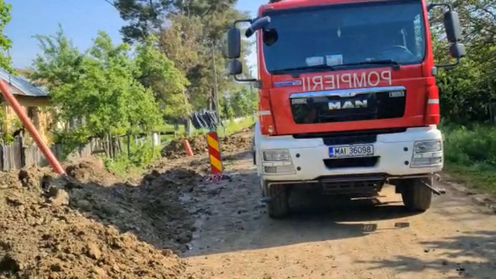 Accident teribil în Gorj. Un muncitor a fost prins sub un mal de pământ. Intervenție contracronometru 