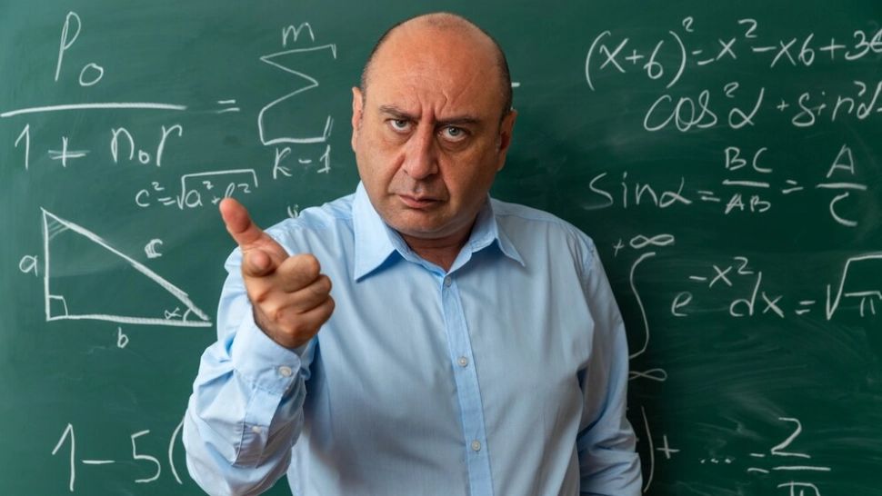 „Du-te la mă-ta după buletin, nesimţito!” Judecătorii au decis în cazul profesorului care a umilit o elevă la BAC pentru că și-a pierdut buletinul