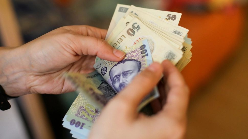 Anunțatele salarii mari sunt, de fapt, mici în fața inflației. Calculele care arată cum se descurcă românii de la o leafă la alta