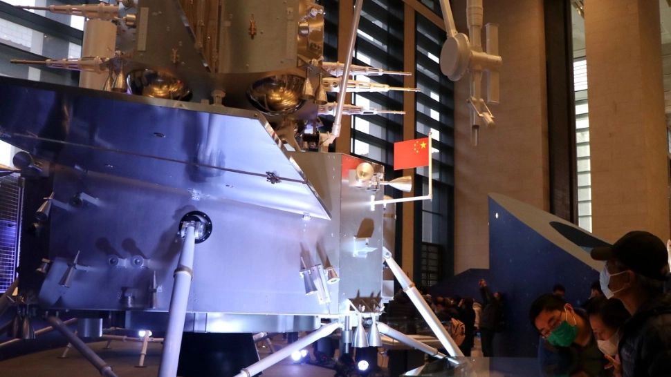 O misterioasă navă spațială a Chinei a revenit pe Pământ. Are legătură cu OZN-urile de pe cerul Americii?