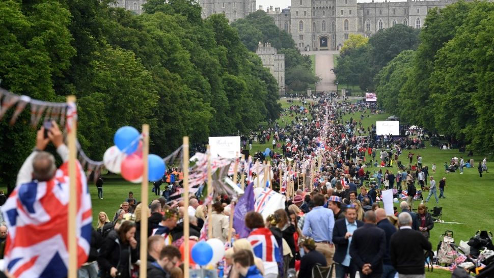 A doua zi a încoronării Regelui Charles al III-lea. Serbări populare, ziua "marelui dejun" și "concertul încoronării"
