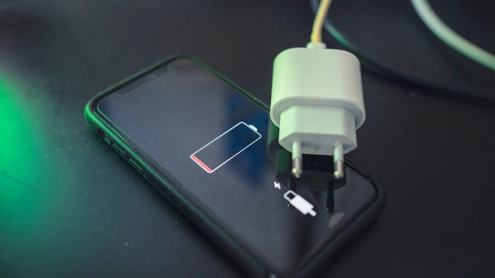  De ce nu trebuie încărcat telefonul pe timp de noapte? Greșelile fatale pe care le facem zi de zi