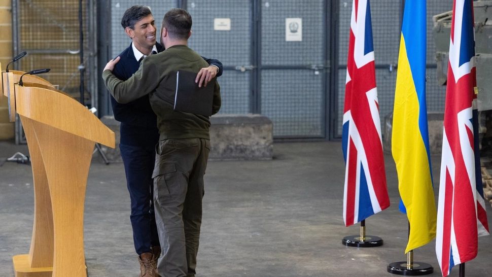  Volodimir Zelenski se întâlnește cu premierul Rishi Sunak, la Londra. Forțele ucrainene, întărite: ajutorul crucial pe care îl va primi de Kievul