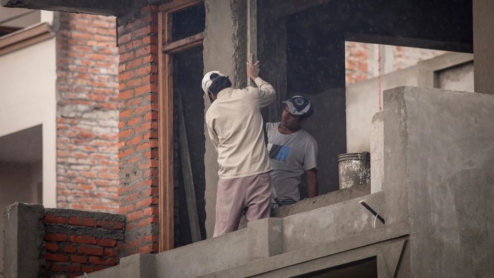 Topul țărilor care trimit oameni să muncească în România. De unde vin cei pe care îi vezi pe șantiere sau în restaurante