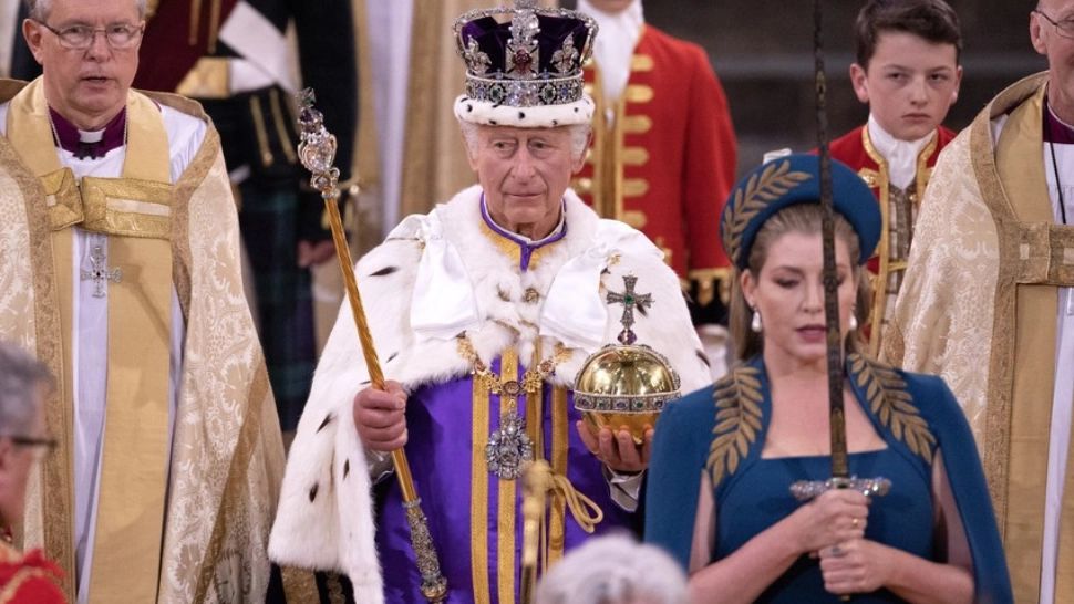 A înnebunit Anglia. Toată lumea vorbește despre deputata care i-a dat sabia regelui Charles al III-lea