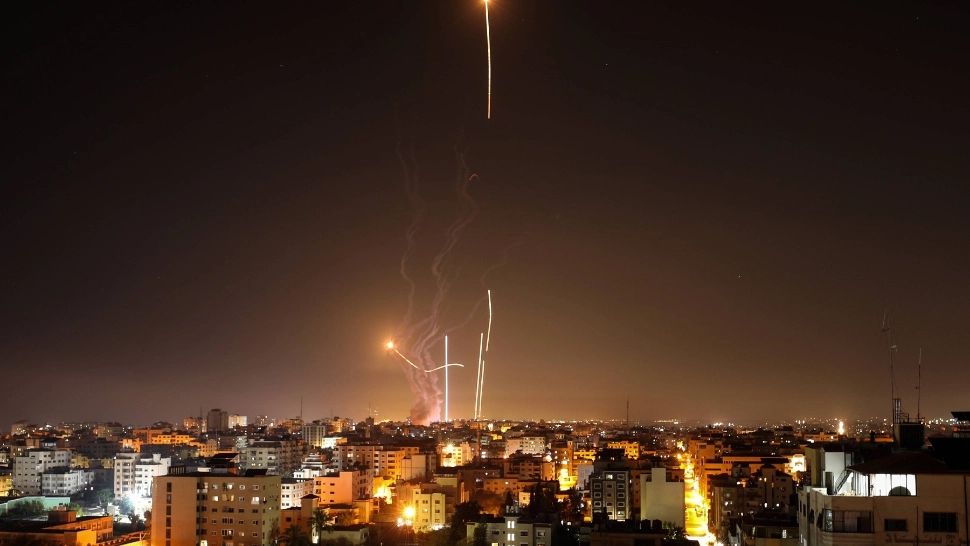 Atacuri masive în Israel. Aproape 500 de rachete lansate de grupările teroriste