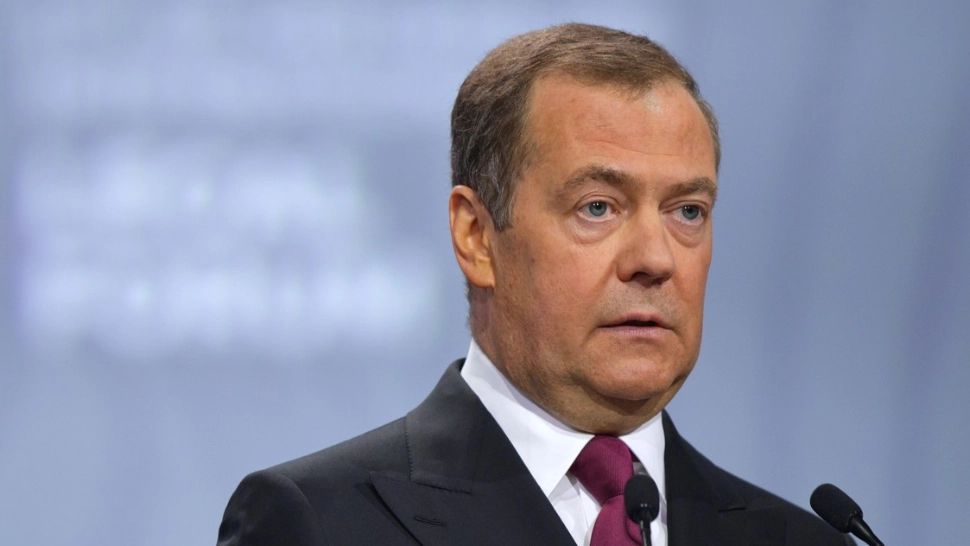 Medvedev acuză SUA că a mituit Curtea Penală Internațională să emită mandat de arestare pentru Putin