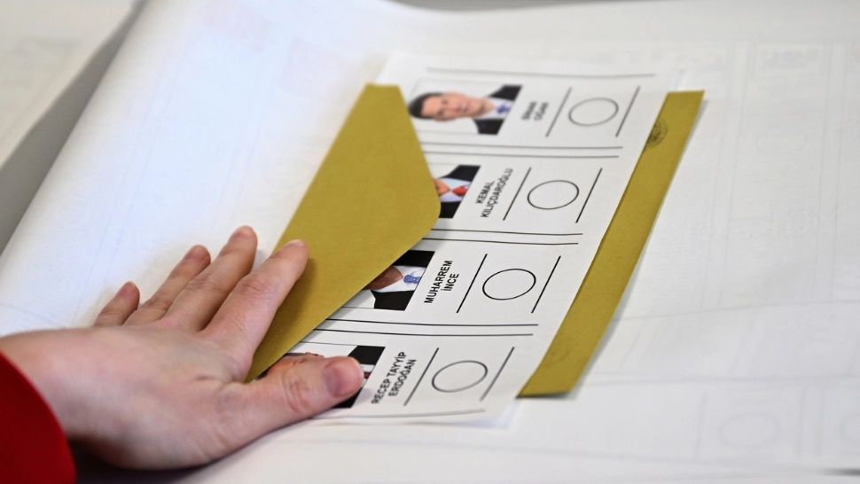 De ce Europa stă cu ochii pe scrutinul din Turcia şi care ar fi cel mai negru scenariu 