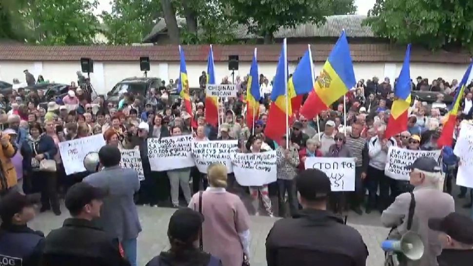 Simpatizanții Moscovei au luat cu asalt străzile din Chișinău. Protest masiv al simpatizanților ȘOR la Curtea Constituțională 