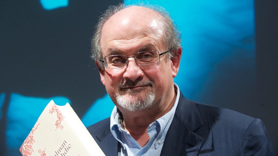 Celebrul scriitor Salman Rushdie avertizează că libertatea de exprimare în Occident este ameninţată