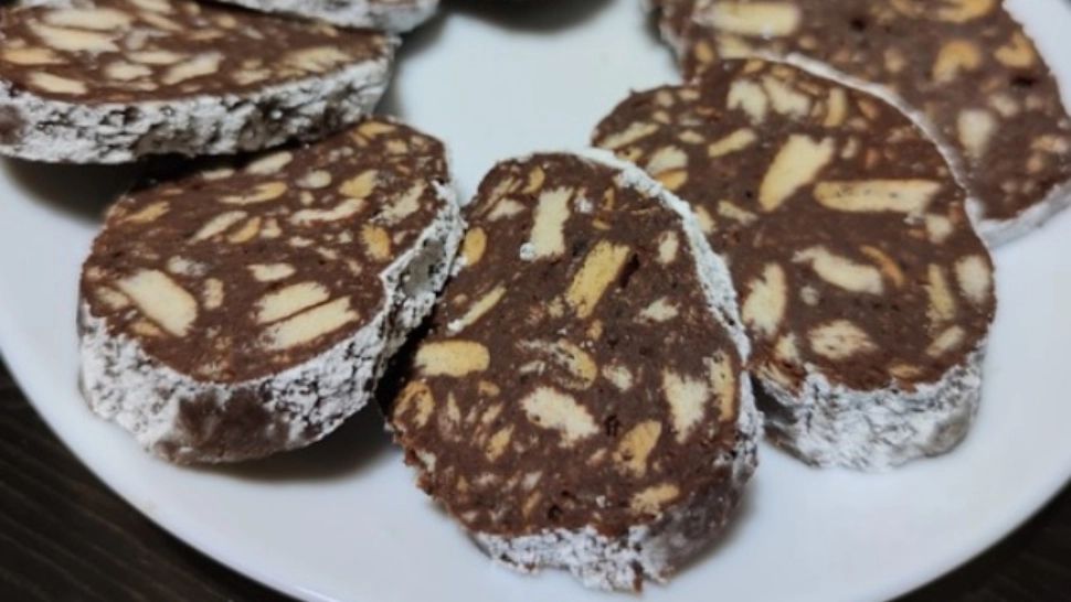 Salam de biscuiți. Ingredientul special care îi dă un gust aparte