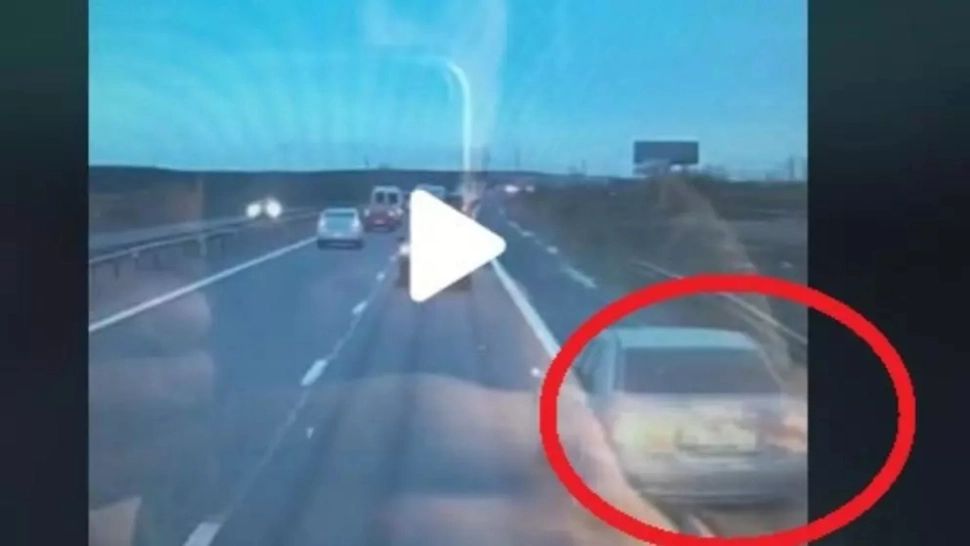 VIDEO – Ce a pățit un șofer pe autostrada A1 când a încercat să depășească coloana de mașini pe banda de urgență