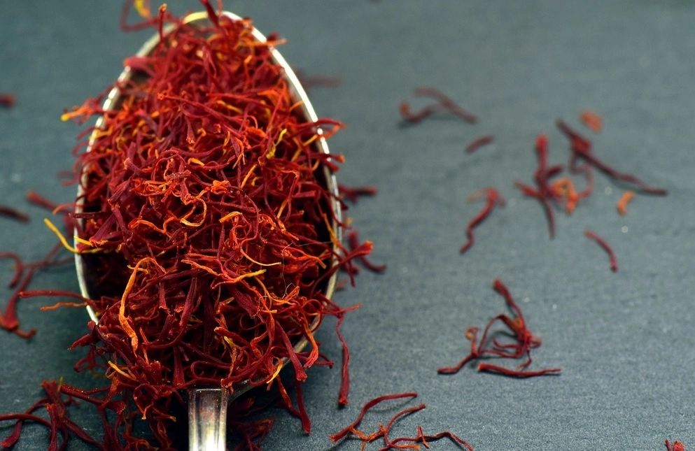 Planta care te îmbogățește dacă stai la curte: 1 kilogram costă 10.000 de euro - I se mai spune și "aurul roșu"