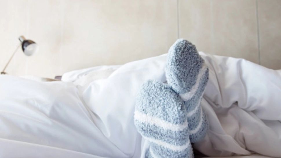 De ce TREBUIE să dormi cu șosete în picioare - avertismentul devenit viral al unui medic