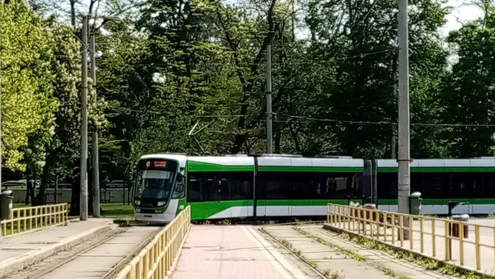 Femei agresate sexual de un bărbat, într-o stație de tramvai din București - El a fost prins în flagrant de jandarmi