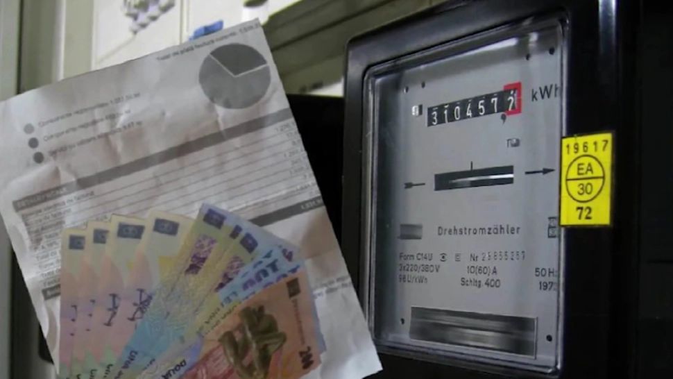 Și cu panouri pe casă, și cu banii luați! Cum sunt țepuiți românii care își produc singuri energie - Explicații halucinante