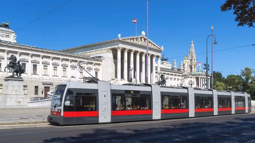 Scandal în Austria, după ce un român ar fi scos un cuțit într-un tramvai: "Și ei vor să intre în Schengen. Ar trebui să rămână acolo jos"