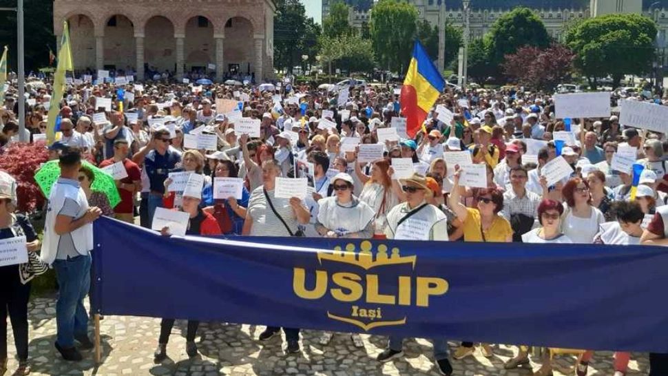 Protest masiv al profesorilor la Iași - Mii de oameni au cerut "negocieri reale"