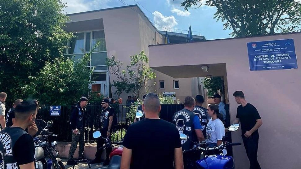 "În noi toți există un grăunte de divinitate" - Membrii Doomstriker LEMC Banat și Blue Knights Romania I au adus zâmbetul pe chipul copiilor de la un centru social din Timișoara 