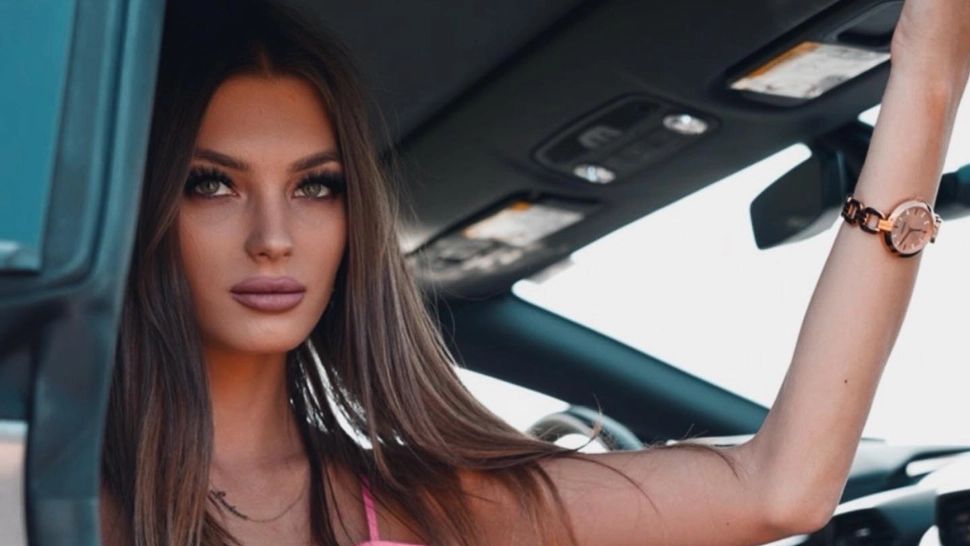 Predă gratuit matematică pe TikTok. Modul inedit prin care o profesoară din Iași a reușit să le atragă atenția tinerilor - VIDEO