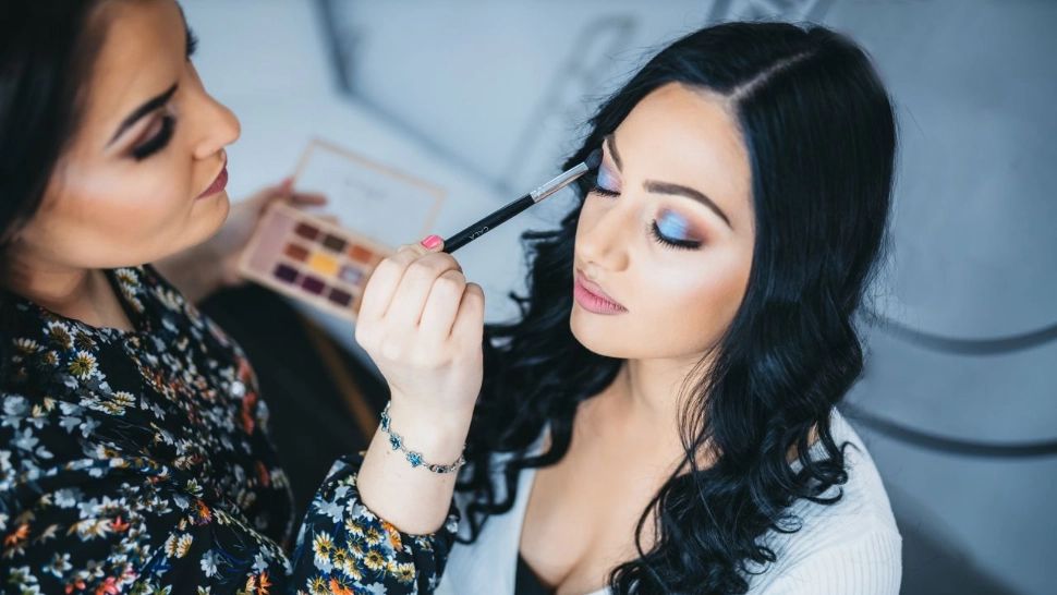 5 greșeli frecvente la realizarea machiajului. Află de la cursuri de make-up profesional cum le poți evita! 