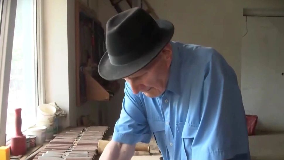 Bunicul Ioan, răsplată pentru parlamentarul care l-a ajutat