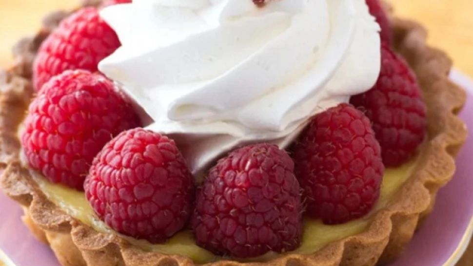 Tartă cu zmeură, fără coacere! Cea mai simplă rețetă pe care o poți încerca la tine acasă