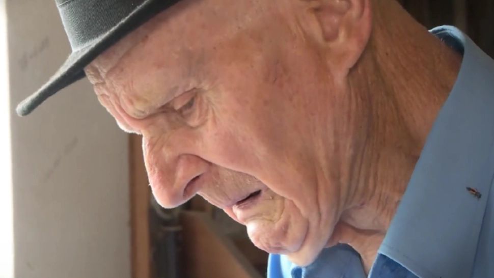 Drama bătrânului de 94 de ani care nu mai are niciun fel de venit de la stat. Își duce traiul de pe o zi pe alta - Cum se descurcă