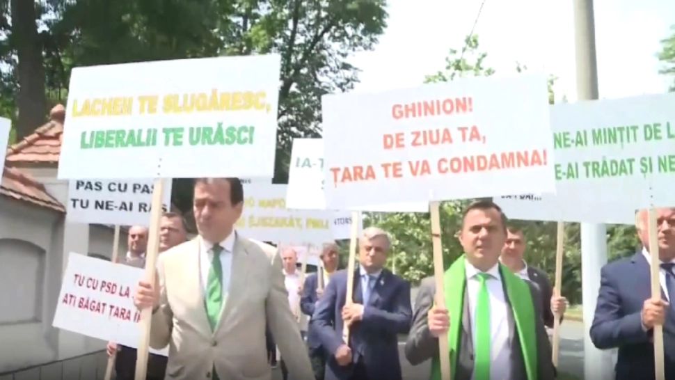 Protest la Cotroceni al membrilor Forței Dreptei. Orban: De ziua lui, Iohannis va face un cadou PSD