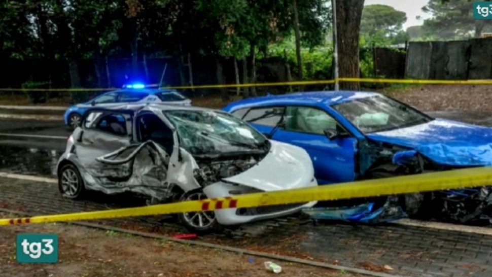 Copil de 5 ani, UCIS de tineri influenceri, într-o provocare de viteză, pe străzile Romei! Inconștiență maximă: "A mea costă un miliard..." - VIDEO