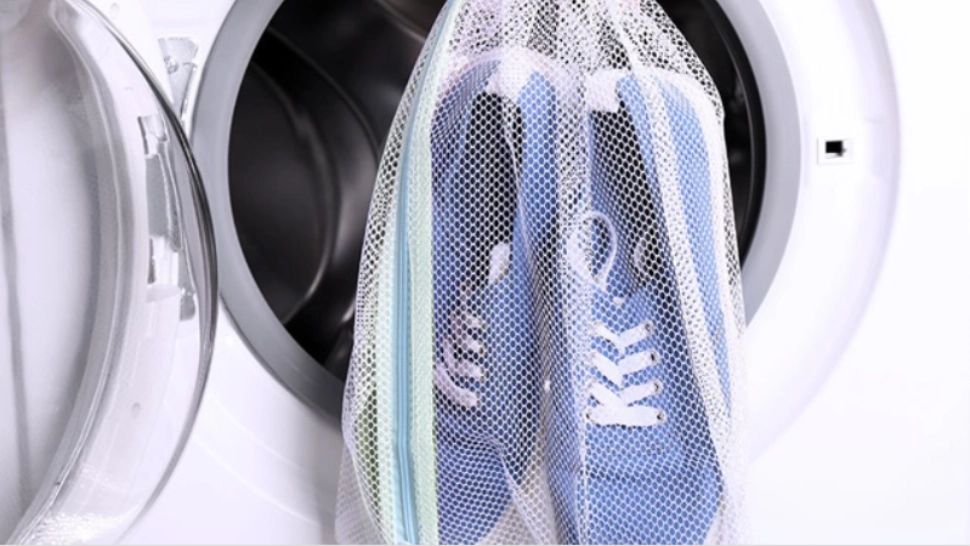 La ce program se spală adidașii, ca să nu îi strici - Trucuri care le prelungesc viata și îi fac să arate mereu ca noi
