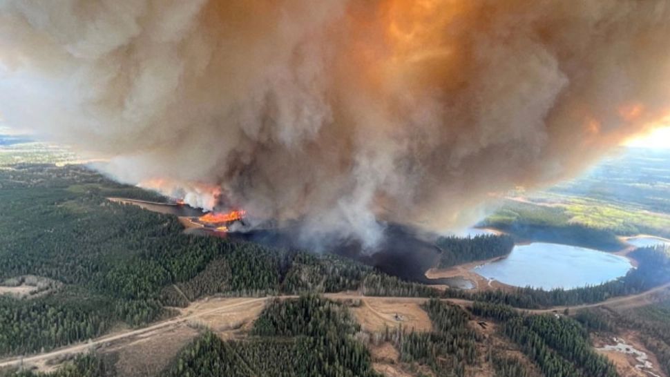 Norul de fum din Canada ajunge în România - Când va ajunge și ce efecte are asupra populației