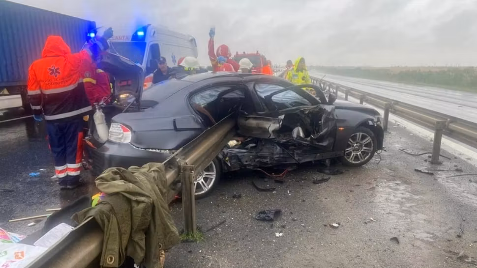 Sfârșit tragic pentru unul dintre cei mai mari bucătari din România și soția sa. Mașina, străpunsă de o bară metalică. Ce s-a întâmplat cu copilul de 5 ani 