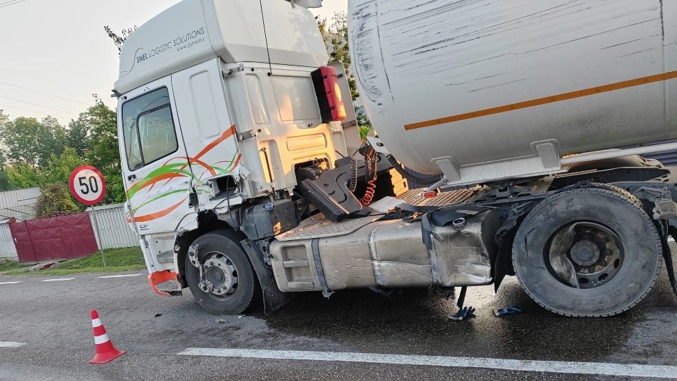 Accident grav - O cisternă cu GPL s-a ciocnit cu un TIR