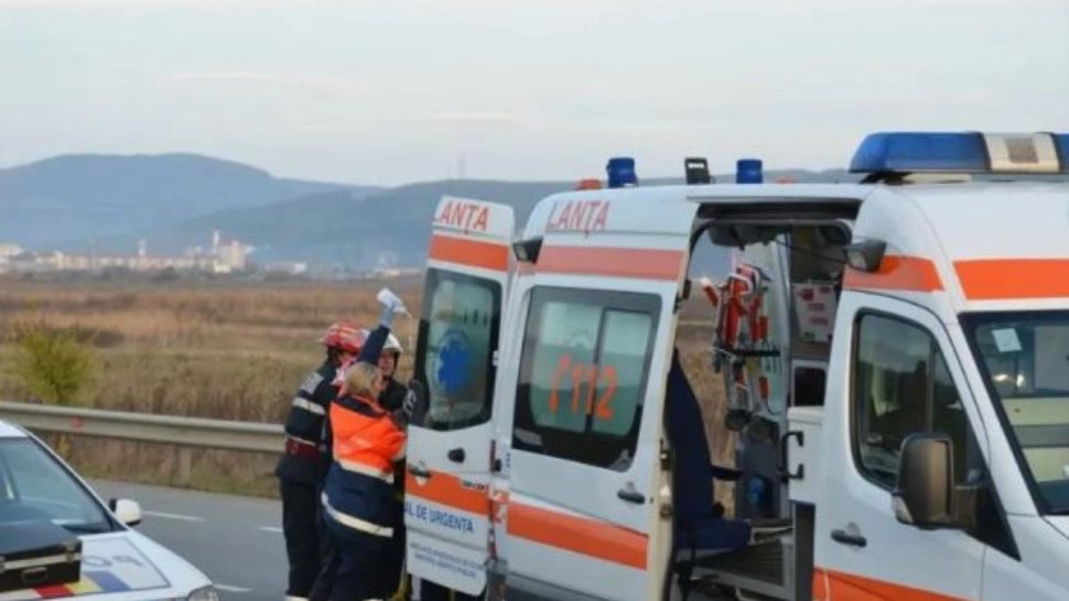 Șase mașini implicate într-un carambol în județul Argeș. Trei persoane, rănite 