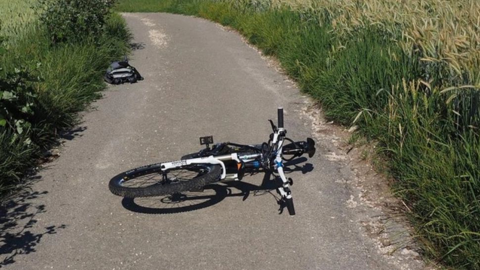 Șofer condamnat definitiv după ce a lovit un biciclist și l-a "despăgubit" cu o bere