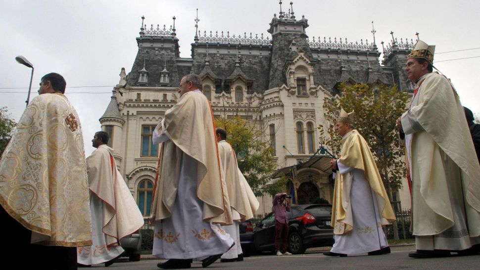 Procesiunea religioasă care va bloca total centrul Bucureștiului. Ce este „Preasfântul Sacrament”